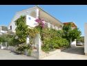 Appartamenti Paž - 28m from the beach: A1(4+2), A2(2+1), A3(4+1) Vinisce - Riviera Trogir  - la casa