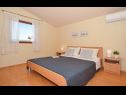 Appartamenti Paž - 28m from the beach: A1(4+2), A2(2+1), A3(4+1) Vinisce - Riviera Trogir  - Appartamento - A2(2+1): la camera da letto