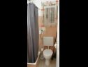 Appartamenti Natad - sea view : A1(4) Vinisce - Riviera Trogir  - Appartamento - A1(4): il bagno con la toilette