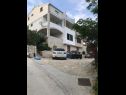 Appartamenti Ante - perfect sea view: A1(2+2), A2(2+2) Vinisce - Riviera Trogir  - il parcheggio