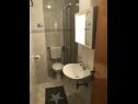 Appartamenti Ante - perfect sea view: A1(2+2), A2(2+2) Vinisce - Riviera Trogir  - Appartamento - A2(2+2): il bagno con la toilette