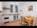Appartamenti Ivo - beach nearby: A1(2+3), A2(2+2), A3(4+1) Vinisce - Riviera Trogir  - Appartamento - A2(2+2): la cucina