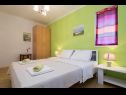 Appartamenti Ivo - beach nearby: A1(2+3), A2(2+2), A3(4+1) Vinisce - Riviera Trogir  - Appartamento - A3(4+1): la camera da letto