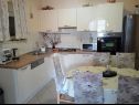 Appartamenti Josip - 5 m from beach: A1(6) Vinisce - Riviera Trogir  - Appartamento - A1(6): la cucina con la sala da pranzo