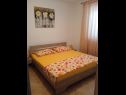Appartamenti Josip - 5 m from beach: A1(6) Vinisce - Riviera Trogir  - Appartamento - A1(6): la camera da letto