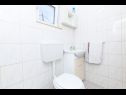 Casa vacanza Villa Vinko - with four rooms: H(8) Baia Voluja (Vinisce) - Riviera Trogir  - Croazia - H(8): il bagno con la toilette