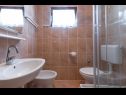 Appartamenti Tiho - 10m from the beach: SA1 potkrovlje(2+1), A2 1. kat(4+1) Preko - Isola di Ugljan  - Appartamento - A2 1. kat(4+1): il bagno con la toilette