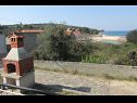 Casa vacanza VEKY - 50m from sea: Holiday House H(4+2) Susica - Isola di Ugljan  - Croazia - il parcheggio