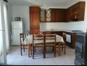 Appartamenti Igi - in the beach camp: A1 Porat (6), A2 Porat(6) Susica - Isola di Ugljan  - Appartamento - A1 Porat (6): la cucina con la sala da pranzo