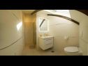 Appartamenti Filip - vineyard and large terrace: SA1 žuti(2), SA2 rozi(2) Vis - Isola di Vis  - Studio appartamento - SA1 žuti(2): il bagno con la toilette