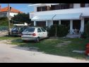 Appartamenti Ana- next to the sea A1(2+2), A2(2+3), A3(2+2), A4(2+3) Bibinje - Riviera Zadar  - il parcheggio