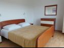 Appartamenti Ivo - 500 m to sandy beach: A1(2+2), A2(6+2), SA3(2+1) Ljubac - Riviera Zadar  - Appartamento - A1(2+2): la camera da letto