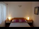 Appartamenti Davor - 20m from sea : A1(2+2), A2(2+2), A3(6) Mali Iz (Isola di Iz) - Riviera Zadar  - Appartamento - A1(2+2): la camera da letto