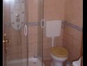 Appartamenti Dubravko - 5 m from beach : A1 Bepina (2+2), A2 Keko(2+2) Maslenica - Riviera Zadar  - Appartamento - A1 Bepina (2+2): il bagno con la toilette