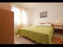 Appartamenti Ljilja - 10m from the sea with parking: A2(2+2), A3(2+2), A4(12) Nin - Riviera Zadar  - Appartamento - A2(2+2): la camera da letto