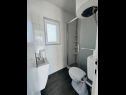 Appartamenti Vesna - with pool A1(4+2), A2(2+2) Nin - Riviera Zadar  - Appartamento - A1(4+2): il bagno con la toilette