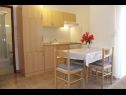 Appartamenti Ivan - 300 m from sea: A3(2), A4(2), SA5(2), A6(2) Nin - Riviera Zadar  - Appartamento - A6(2): la cucina con la sala da pranzo