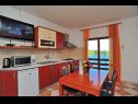 Appartamenti Ljilja - 10m from the sea with parking: A2(2+2), A3(2+2), A4(12) Nin - Riviera Zadar  - Appartamento - A3(2+2): la cucina con la sala da pranzo