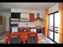 Appartamenti Ljilja - 10m from the sea with parking: A2(2+2), A3(2+2), A4(12) Nin - Riviera Zadar  - Appartamento - A3(2+2): la cucina con la sala da pranzo