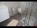 Appartamenti Ljilja - 10m from the sea with parking: A2(2+2), A3(2+2), A4(12) Nin - Riviera Zadar  - Appartamento - A4(12): il bagno con la toilette