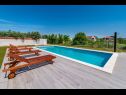 Appartamenti Ivan - modern & close to center: A1(4), A2(2+2) Nin - Riviera Zadar  - la piscina