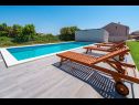Appartamenti Ivan - modern & close to center: A1(4), A2(2+2) Nin - Riviera Zadar  - la piscina