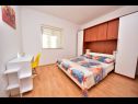 Appartamenti Roko - 50 meters from sandy beach: A1 (2+2) Obrovac - Riviera Zadar  - Appartamento - A1 (2+2): la camera da letto