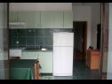 Appartamenti Midi - with two apartments: A1(3), A2(3) Petrcane - Riviera Zadar  - Appartamento - A2(3): la cucina con la sala da pranzo