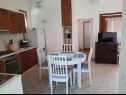 Appartamenti Kike - 60 meters from the beach: A1(4+1), A2(4+1), A3(4+1), SA1(2) Petrcane - Riviera Zadar  - Appartamento - A2(4+1): la cucina con la sala da pranzo