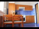 Appartamenti Ante - 50m from the sea: A1 plavi(2+2), A2 zuti(2+2) Posedarje - Riviera Zadar  - Appartamento - A1 plavi(2+2): la cucina con la sala da pranzo
