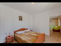Appartamenti Mlađo - swimming pool: A1(4+2), A2(4+2), A3(2+2), A4(2+2) Privlaka - Riviera Zadar  - Appartamento - A1(4+2): la camera da letto