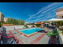 Appartamenti Mlađo - swimming pool: A1(4+2), A2(4+2), A3(2+2), A4(2+2) Privlaka - Riviera Zadar  - la piscina (casa e dintorni)
