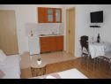Appartamenti Mediterraneo - with own parking space: A2(2+3), SA3(2+1), SA4(2+1) Privlaka - Riviera Zadar  - Studio appartamento - SA4(2+1): la cucina con la sala da pranzo