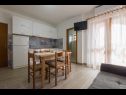 Appartamenti Armitage - family friendly: A1(4), A2(4+1), A3(2+1), A4(2+1), A5(2+1) Privlaka - Riviera Zadar  - Appartamento - A1(4): la cucina con la sala da pranzo