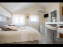 Appartamenti Ani - with pool : SA4(2), A5(2+2), A6(2+2) Privlaka - Riviera Zadar  - Studio appartamento - SA4(2): la camera da letto