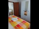 Appartamenti Mario - with garden: A1(2+2), A2(4+2) Razanac - Riviera Zadar  - Appartamento - A1(2+2): la camera da letto