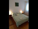 Appartamenti Dobri - 500 m from beach: A5(2), A4(2+2), A3(2+2), A2(2+2), A6(2+1) Sabunike - Riviera Zadar  - Appartamento - A2(2+2): la camera da letto