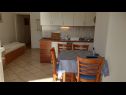 Appartamenti Dobri - 500 m from beach: A5(2), A4(2+2), A3(2+2), A2(2+2), A6(2+1) Sabunike - Riviera Zadar  - Appartamento - A3(2+2): la cucina con la sala da pranzo