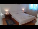 Appartamenti Dobri - 500 m from beach: A5(2), A4(2+2), A3(2+2), A2(2+2), A6(2+1) Sabunike - Riviera Zadar  - Appartamento - A3(2+2): la camera da letto