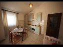 Appartamenti Ivan Z - 10 m from sea: A3(2), A4(2) Seline - Riviera Zadar  - Appartamento - A3(2): la cucina con la sala da pranzo