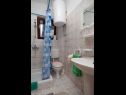 Appartamenti e camere Voyasi - 60 m from sea: A1(2), A2(2), A4(2), A6(2), A7(4), R5(2) Starigrad-Paklenica - Riviera Zadar  - Appartamento - A2(2): il bagno con la toilette