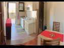 Appartamenti e camere Voyasi - 60 m from sea: A1(2), A2(2), A4(2), A6(2), A7(4), R5(2) Starigrad-Paklenica - Riviera Zadar  - Appartamento - A6(2): la cucina con la sala da pranzo