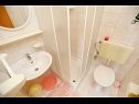Appartamenti Vera - 150 m from sea: A1(4), SA2(2), SA3(2) Sukosan - Riviera Zadar  - Studio appartamento - SA2(2): il bagno con la toilette