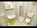 Appartamenti Vera - 150 m from sea: A1(4), SA2(2), SA3(2) Sukosan - Riviera Zadar  - Studio appartamento - SA3(2): il bagno con la toilette
