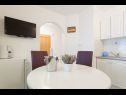Appartamenti Old Stone: SA1(2), A2(4+1), SA4(2) Sukosan - Riviera Zadar  - Appartamento - A2(4+1): la cucina con la sala da pranzo