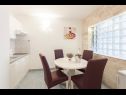 Appartamenti Old Stone: SA1(2), A2(4+1), SA4(2) Sukosan - Riviera Zadar  - Appartamento - A2(4+1): la cucina con la sala da pranzo