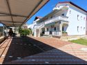 Appartamenti Ana - 120 m from the beach A1(4), A2(2+1) Sukosan - Riviera Zadar  - il parcheggio (casa e dintorni)