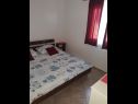 Appartamenti Mare - 20 m from beach: A1(4+4), A2(2+2), A3(2+2) Sukosan - Riviera Zadar  - Appartamento - A1(4+4): la camera da letto