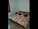 Appartamenti Mare - 20 m from beach: A1(4+4), A2(2+2), A3(2+2) Sukosan - Riviera Zadar  - Appartamento - A1(4+4): la camera da letto