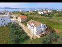 Appartamenti Anita - 100 m from the beach: A1(2+2), SA2(2+2), A3(2+2), A4(2+2) Sukosan - Riviera Zadar  - il dettaglio (casa e dintorni)